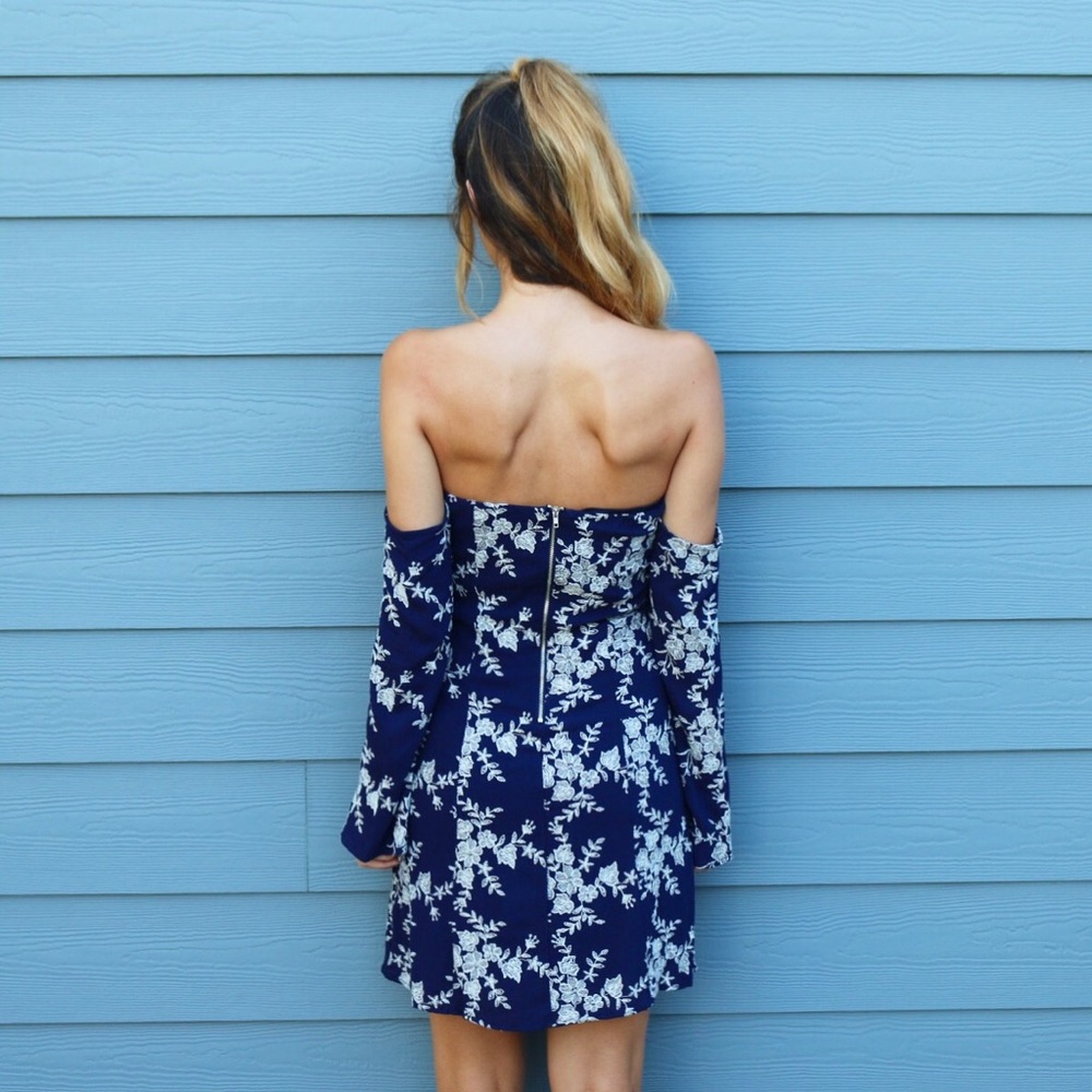 Off the Shoulder Dress - Picture 4 of 5